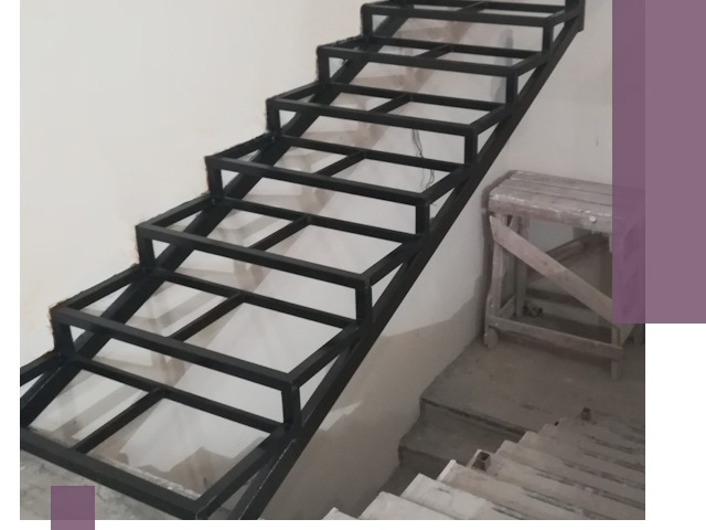 Демонтаж лестниц на металлокаркасе в Азове: быстрый вывоз и разбор