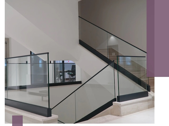 Стеклянные перила премиум-класса с установкой в Азове