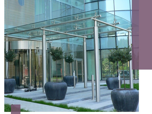 Навесы из стекла на заказ в Азове — монтаж и установка