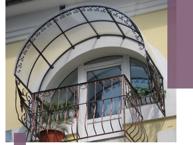 Козырьки над балконом в Азове — изготовление и монтаж